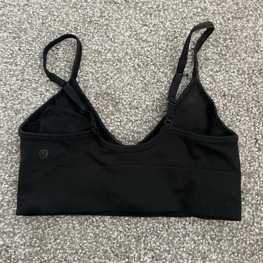 Black lululemon sports bra